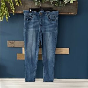 Democracy Ab Solution EUC. Size 14